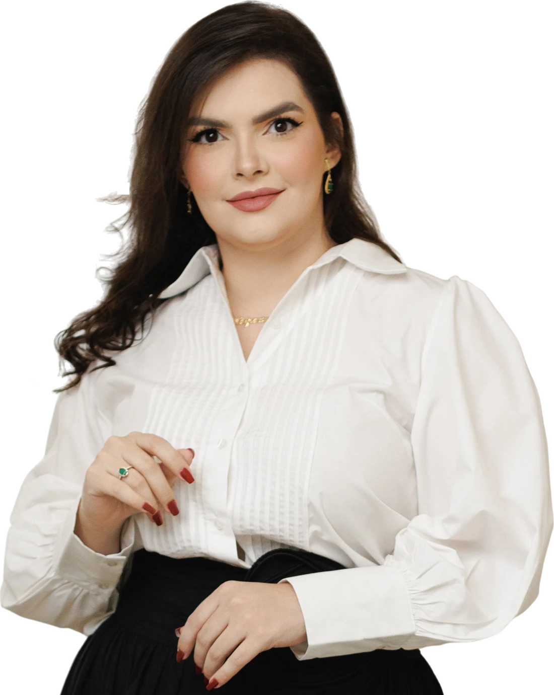 Dra. Nadjanine Linhares, gastroenterologista e hepatologista, em pé na sua clínica em Sousa, Paraíba