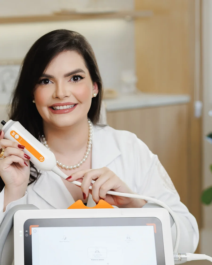 Avaliação do fígado com equipamento de elastografia hepática na clínica